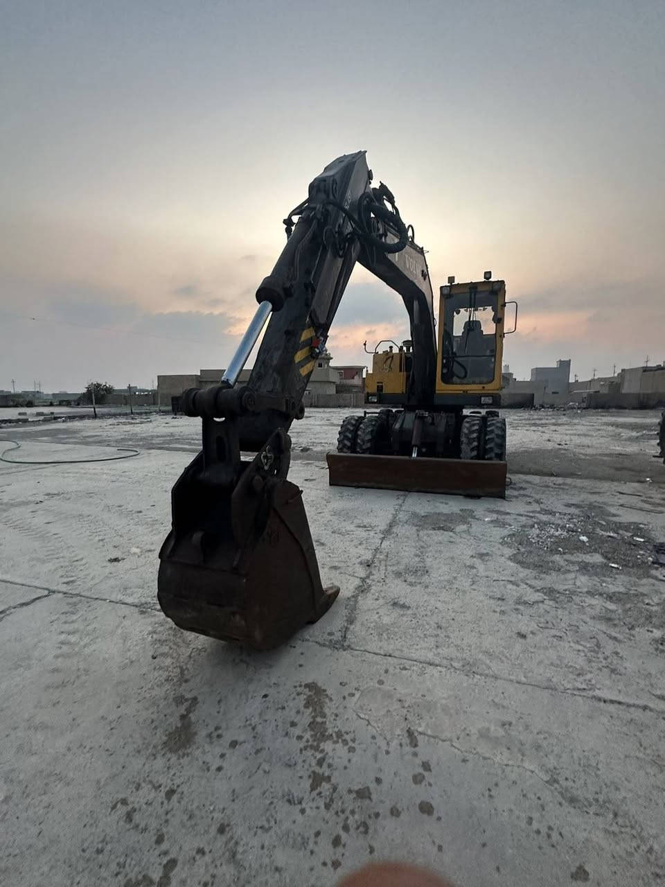 حفارة تاير فالفو حجم وسط رقم اربيل عنوانها سنجار سعرها 267$
0750 211 7932
*********** سنجار, نينوى
