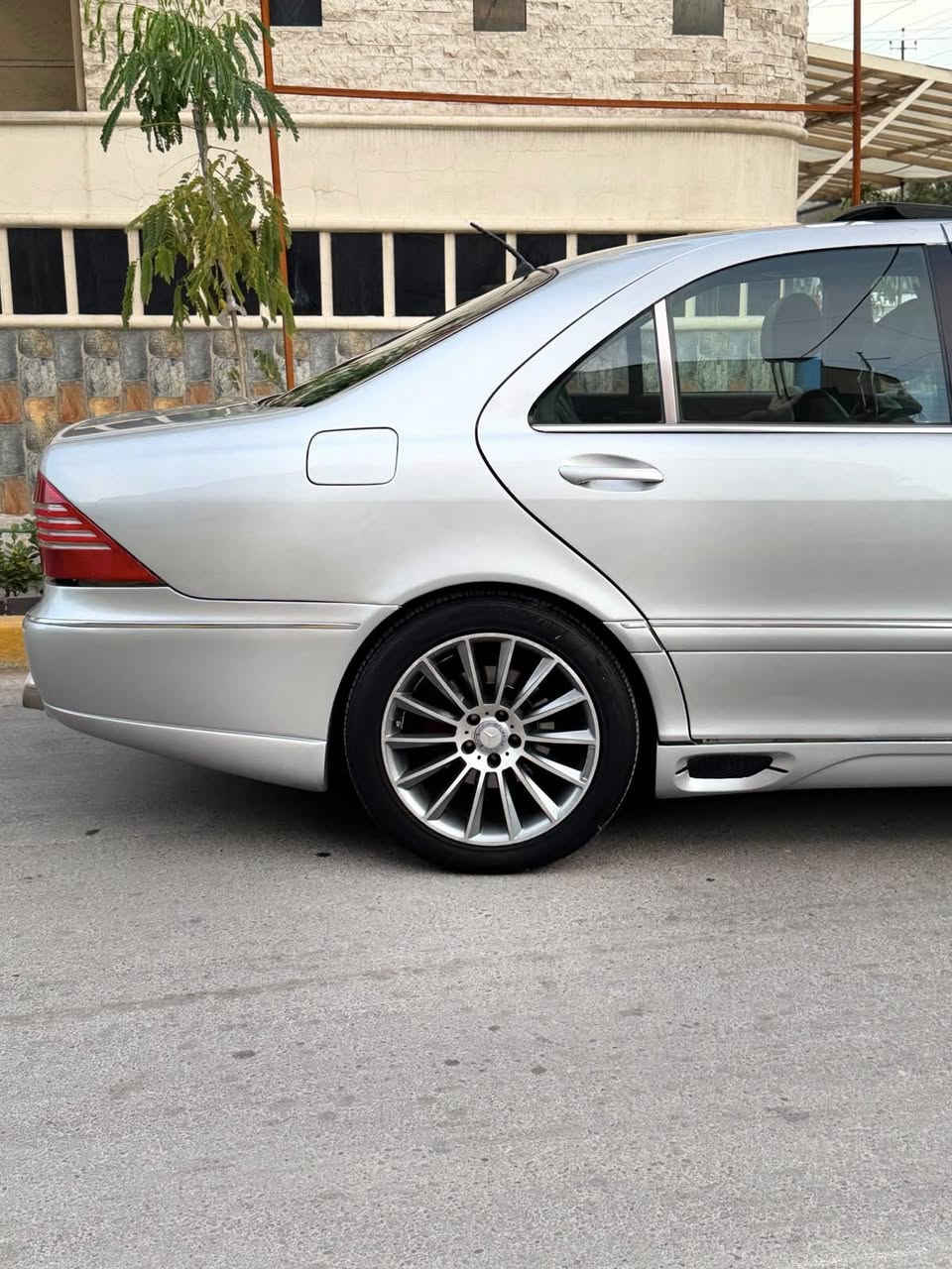 السلام عليكم
مكلف بالنشر 

غواصه للبيع كت لورنسر موديل 2001
محرك 350 فول مواصفات 

صبغ عام 

فتحه

جام كهرباء 

المري شفط+قلاب

صندوك شفط 

كراسي كهرباء+ تدفئه وتبريد 

عليها شاشه تاب 

وبقية المواصفات معروفه للغواصه 

: السيارة مسويلها ادامه كامله للمحرك

صدر امامي جديد 

صدر خلفي جديد 

ويل كب جديد مال S وتايرات نظيف

133 ورقه وبيها مجال
للاتصال على الرقم ***********
