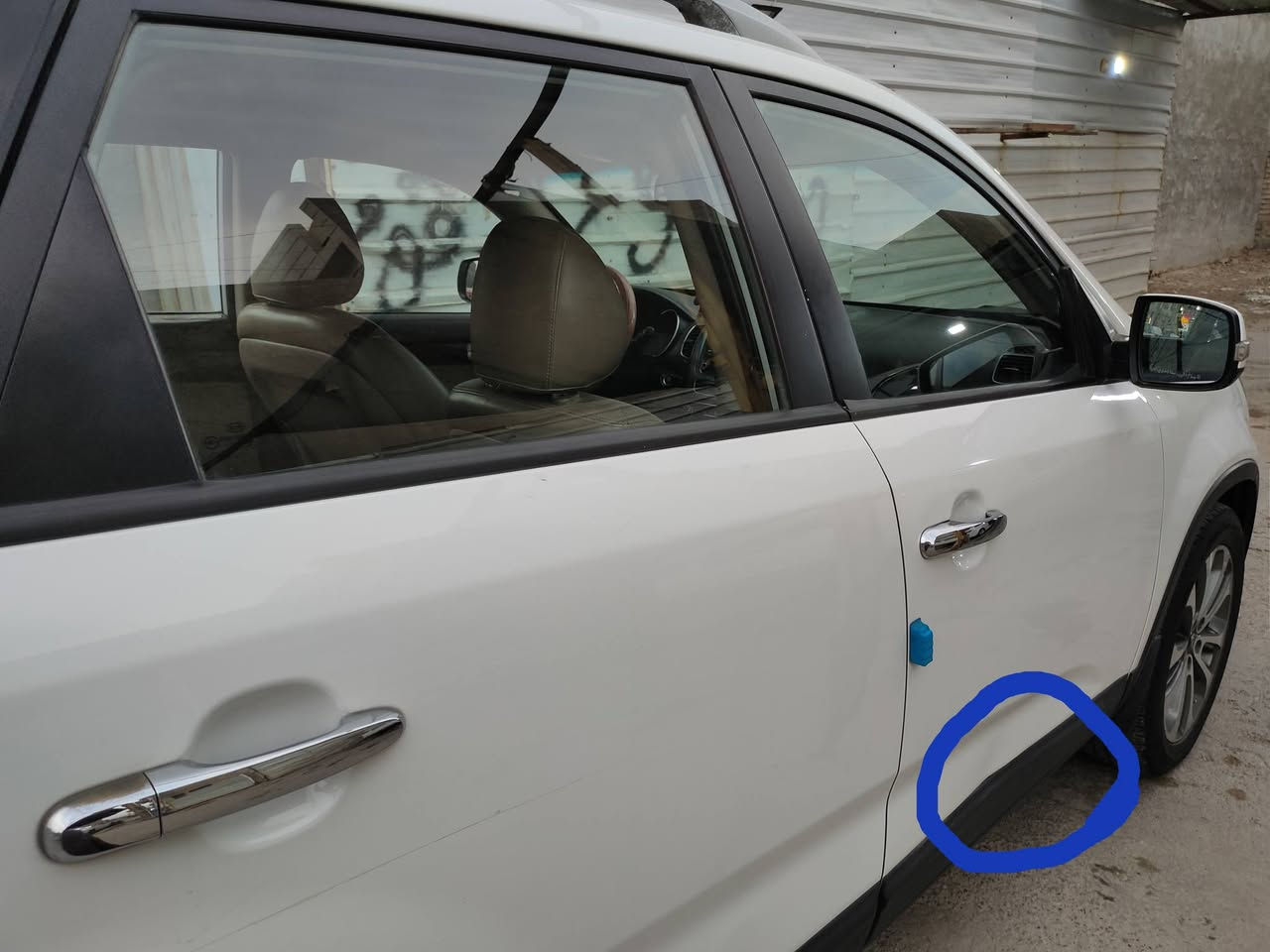 السلام عليكم .. سيارة سورينتو خليجي ٢٠١٤
رقم انكليزي بغداد 
٦ سلندر  ٣٥٠٠
بانوراما
٧ راكب
٣ قطع تبريد
لدات امامية وخلفية
كامرا خلفية
بصمة ابواب
بصمة تشغيل
ايرباكات سليمة
بيها مكانين تحتاج تعديل بسيط موضحات بالصور
ماشية ١٦٧ الف كم 
السعر ١٩٥ $
للاستفسار الاتصال على الرقم ***********
