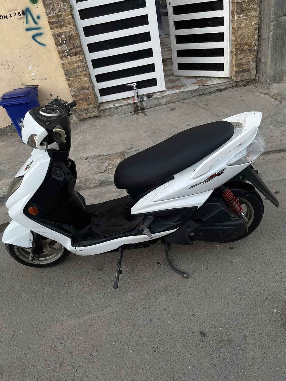 السلام عليكم دراجه سكنس فحل خير من الله طلاعات الدراجه خطين الدراجه اكلجات رياضي قويات كلش شلعه ومعدل حلوه ونضيفه طاك بيهة جبنه للبيع او المراوس حسب القناعه مكاني بغداد حي القاهره السعر ٦٠٠ رقمي ***********
