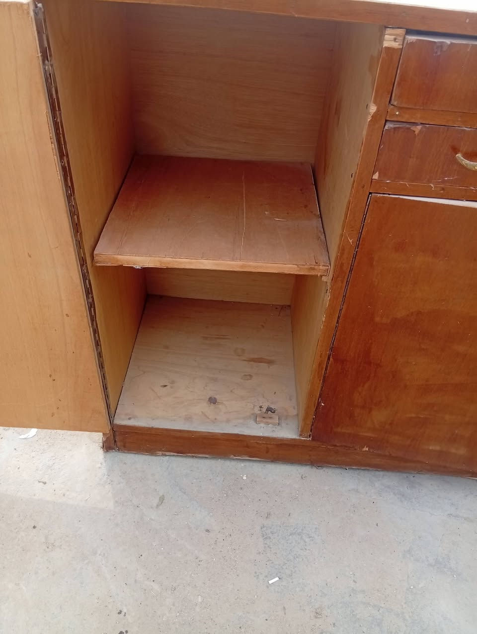 بوفيه تسكام متو ونص نضيفه سعر خاص العنوان حله مركز مدينه ***********
