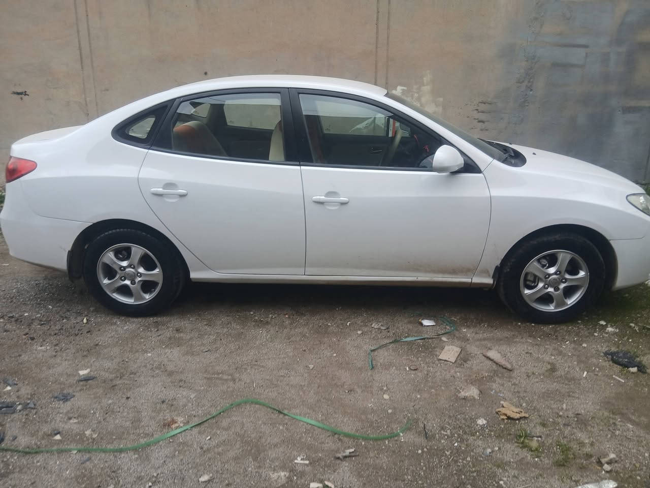 النترا موديل 2011 محرك 16 دكشن عالي كير عادي السيارة جاهزة بيها ثلاثة قطع صبغ بدون دواخل احسبها احزام مطلوبة غرامة ١٢ ورقة ينزل من سعرها سنوية جديدة شرط وكالة وتحويل السعر ٩٠ وبيها مجال قليل للاستفسار ***********
