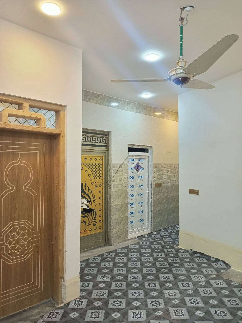 السلام عليكم
للبيع بيت مشتمل يتكون من غرفة 1 صاله وستقبال ومطبخ منور وصحيات كامل من سيراميك بناء جديد

مساحته 125 متر 

طابو زراعي سند 25

المكان فلوجه قرب مجمع الرحاب 

السعر ب 47 مليون وبي مجال 

اللاستفسار على هاذا الرقم 

***********
