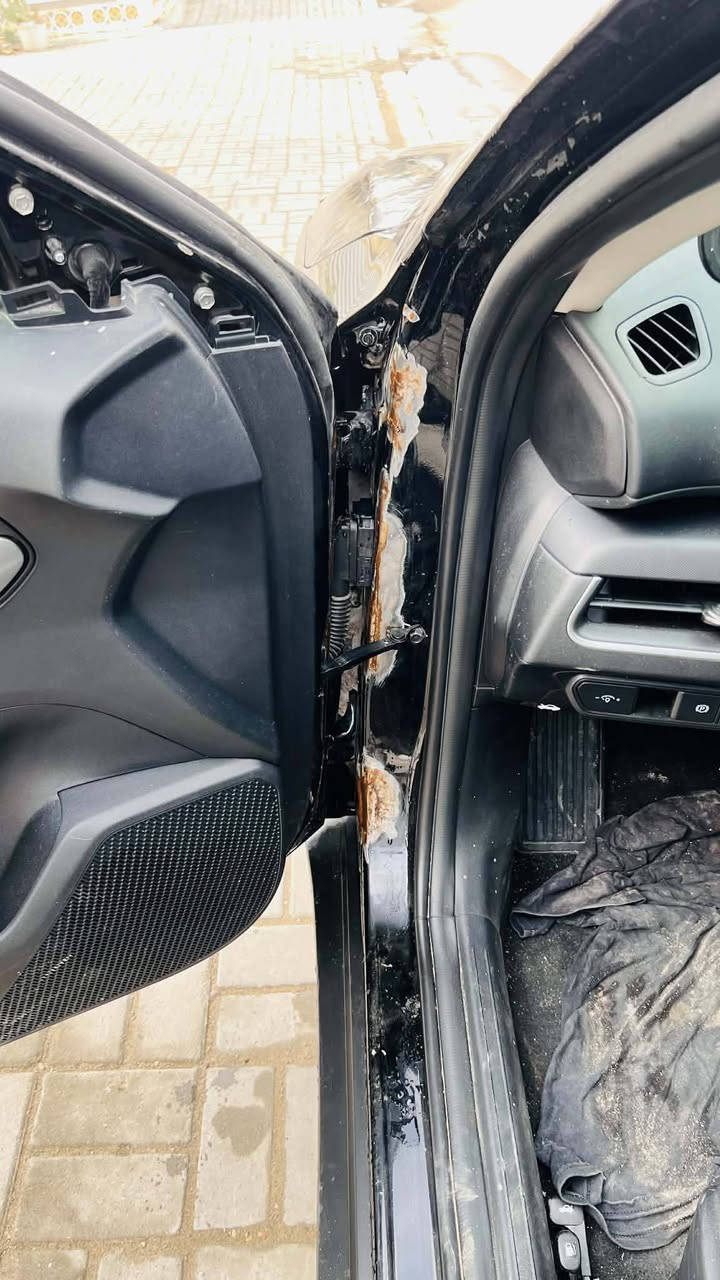 السلام عليكم
للبيع Kia K4 

موديل 2025 

مواصفات 

بصمه و تشغيل عن بعد 

رادار و تحديد المسار 

سياقة ذاتيه 

حادثها بيبان ثنين تبديل من امريكة نفس لون وربع بنيد وربع تكمة وربع جاملغ مصلح بس سمكرة بدون صبغ مخلفهن أسود فابلون ايرباك مقعد سائق ومقعد خلفي وبرة جهة سائق مثل ما وضح بصور

بدون دواخل ماشيه ٤الاف فقط 

مكان السيارة بغداد كرخ

للاستفسار اتصال 

او واتساب ***********

السعر 158و بيها مجال بسيط
