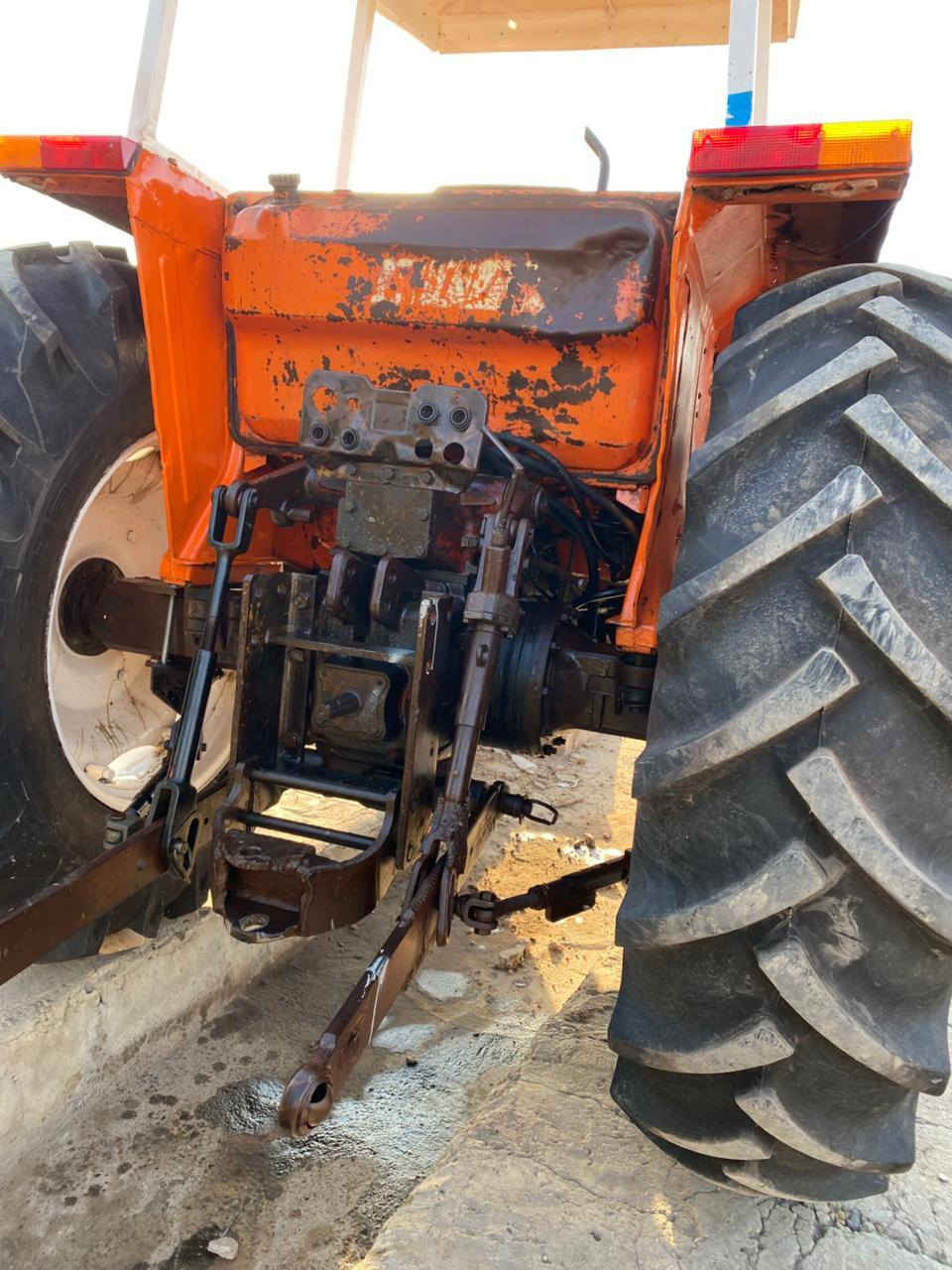 للبيع افيات 780 موديل 81علئ شركه  تخم تاير محرك قديم  وكاله لا تبخير. ولاتنقيص وموشراي لا يتصل ولايعلق ولايكسر باحلال العالم العنوان بابل جبله منطقه الحميري رقم الهاتف ***********و***********
