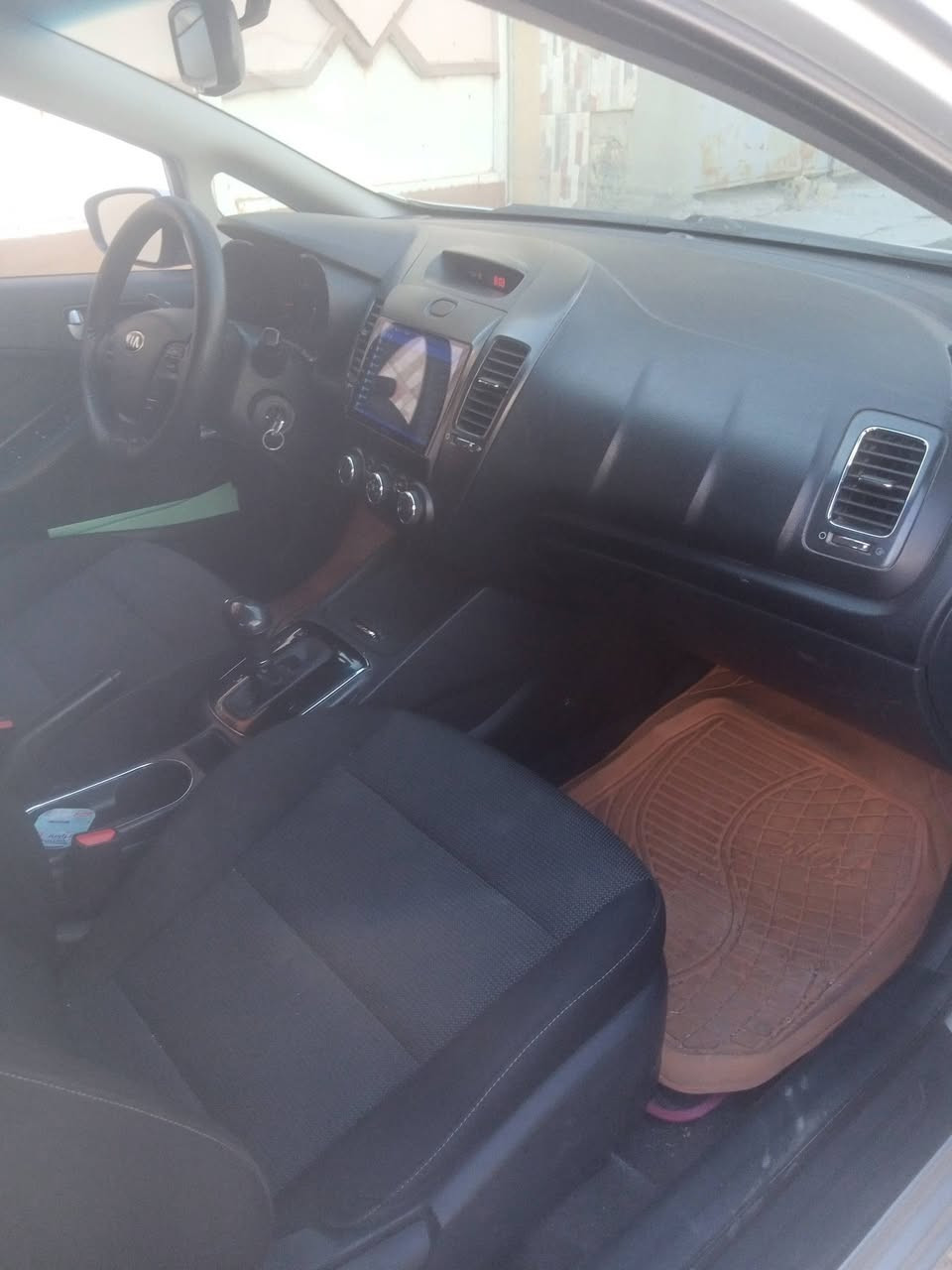 كيا فورتي هاش باك موديل 18حادثه الدعامية الامامية فقط بدون صبغ ماشية 88000 مواصفات عادية بروجكتر اشاير بالمري كامرة خلفية محرك كير تبريد صدر كله جاهز تخم تاير جديد رقم بغداد مكانه بغداد صور الحادث والسونار بالصور رايده 125ورقة للاتصال ***********
