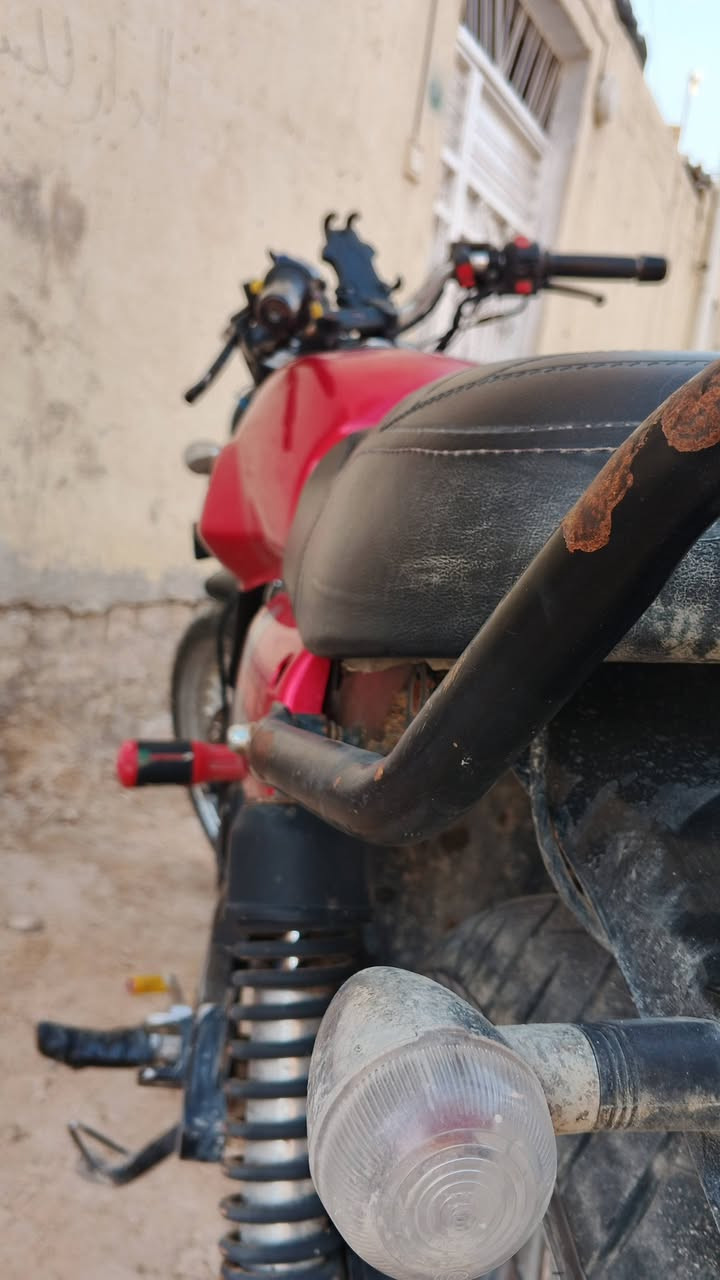 السلام عليكم دراجة للبيع لايتي مرقمه سنويه كامله بس اداور بأسمك الدراجه نضيفه مامفتوح برغي بيه موديل 2020رقم كربلاء مواصفاته حلوه كلشش مكاني ناصرية سوق الشيوخ الشراي ‏‪الاتصال على هذا الرقم ‏‪***********‬‏
