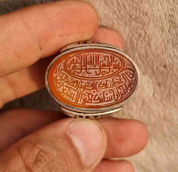 عقيق يماني مخطوط خط يدوي المبدع الأستاذ السيد علي ابو غربان  🔥سورة الكوثر المباركه كامله 🔥بصياغه يدويه ثقيله للبيع مكاني بغداد يوجد توصيل إلى جميع المحافظات للبيع فقط فقط أحبتي الغوالي ما اراوس بس ابيع 
***********
