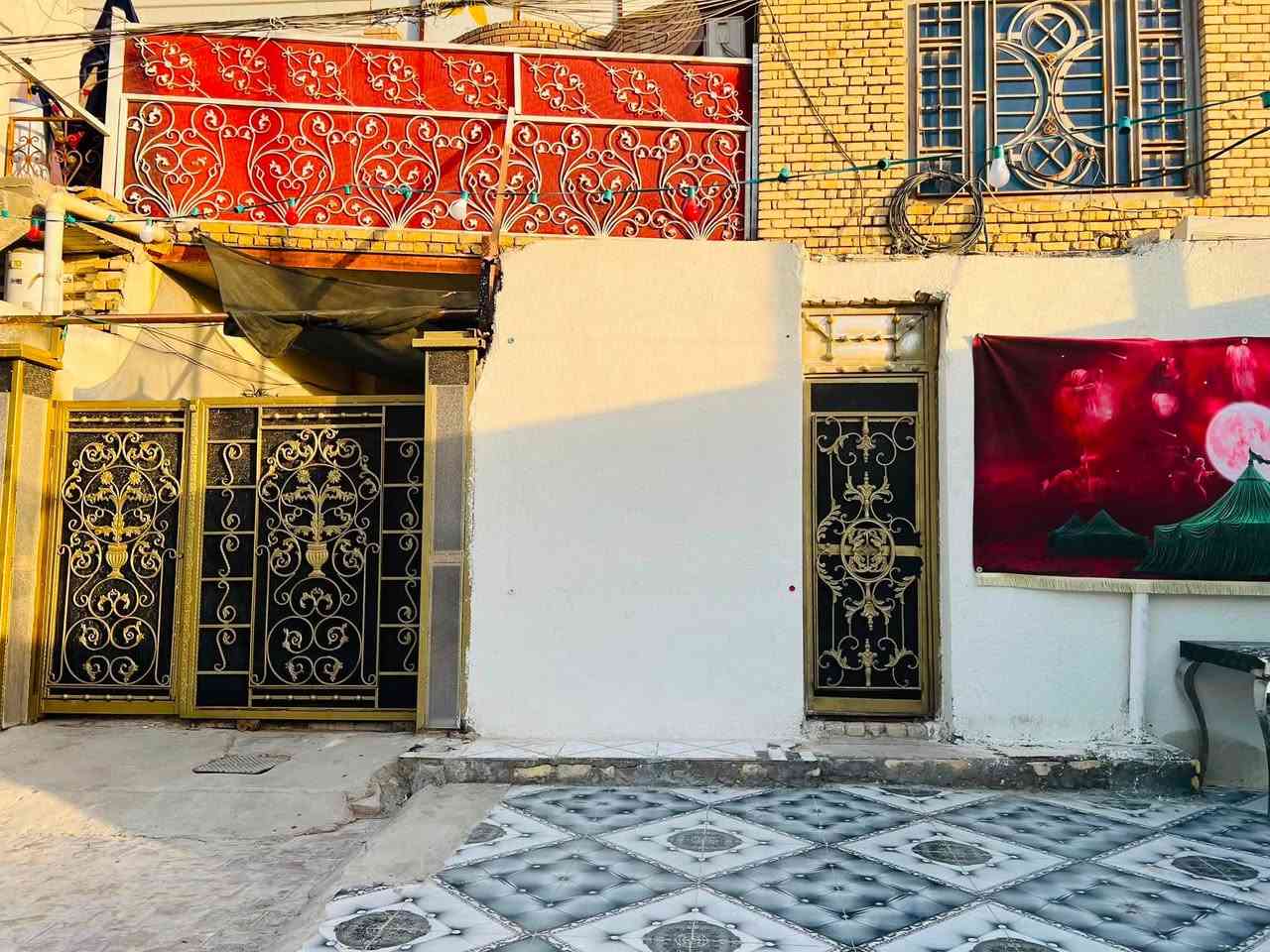 سلام عليكم الدار مع المشتمل للبيع مساحه 300م مكان دبيسات شارع حسينية الزهراء الستفسار التصال عل رقم ***********
