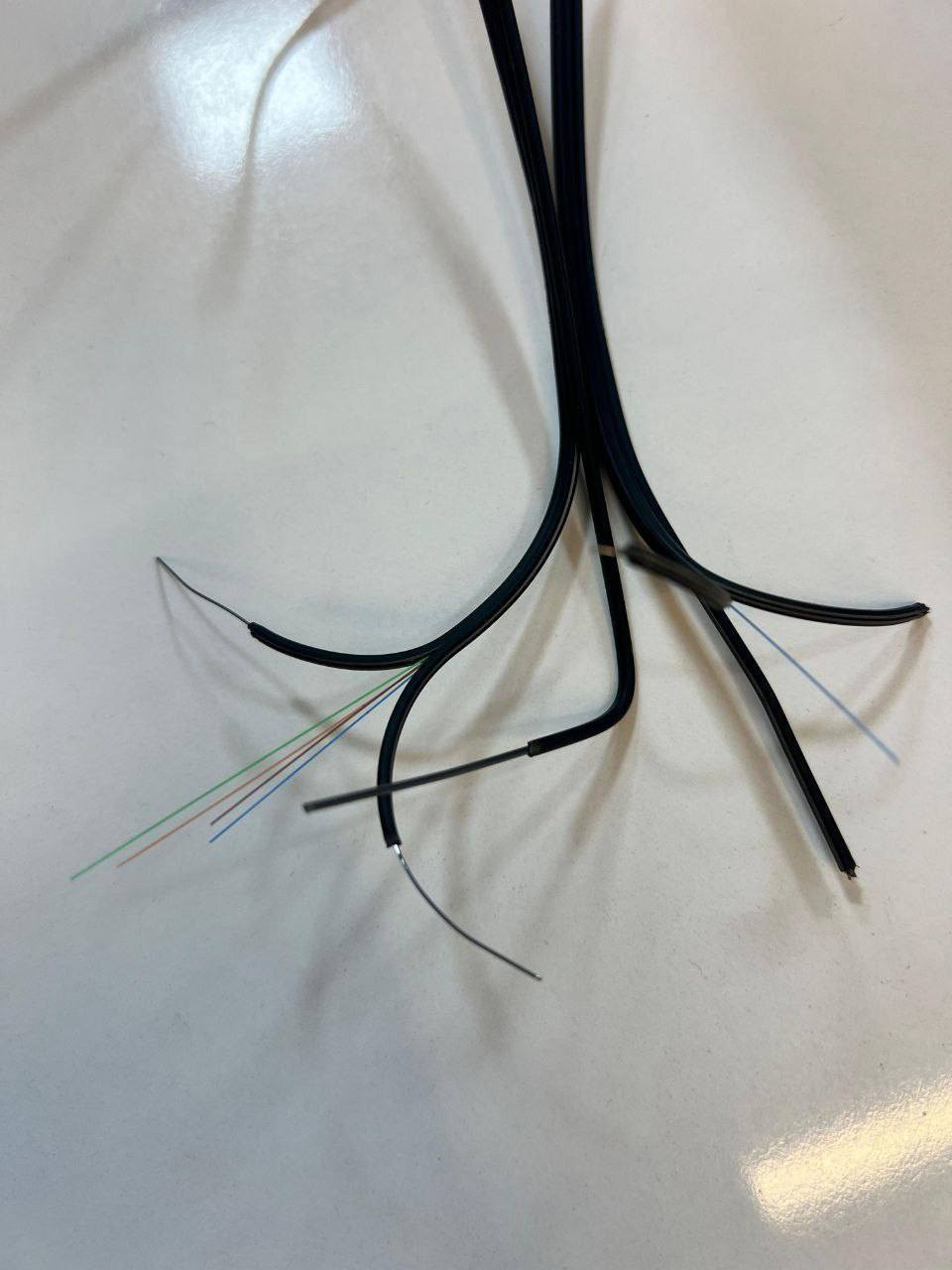 🟣كيبل ضوئي شريطي دبل تسليح 
ماركة OPPTEK
 فئة GJYXCH  3 Steel

طول البكرة 1000m

وزن البكرة 20.2KG

نوع الشعرة   G.657A1 )SMF-28E+BB)
من الشركة العالمية Corning

 ستيل واير  : Messenger steel 1.0mm
سلك داعم : Member strength 0.45*2

المادة الخارجية LSZH مقاوم للحريق

عمليات فحص متنوعة QC صارمة جدا

* اختبار قوة الشد
* ⁠اختبار تحمل الصدمات
* ⁠اختبار تاثير درجة الحرارة العالية
* ⁠اختبار مقاومة السحق
* ⁠اختبار خصائص الحريق
* ⁠اختبار مقاومة الرطوبة
🟡1core-شريطي
🟢بسعر.............55.000

🟡2core-شريطي
🟢بسعر..............70.000
🟡4core-شريطي
🟢بسعر........... 90.000

للتواصل معنا 🟡
من خلال قناة الواتساب
https://whatsapp.com/channel/0029Va8T51v2phHEWeTXga10 
او من خلال قناة التلكرام
https://t.me/hik1984
اوزيارة مقرنا الكائن في
الديوانية - شارع الفرق الموسيقية - مقابل مجمع الاصدقاء
او الاتصال على الرقم التالي 

‎             ***********   /واتساب ***********
