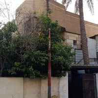 مساح   ٢٠٠متر  /١٠في٢٠نزال يحتوي ٥نوم+خدمات كراج حديقه بناء حديث مسلح ...