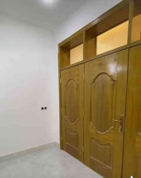 متوفر بيت مساحه ١٠٠ متر في حي العسكري قطاع 16 قرب المدارس البيت من فتر...