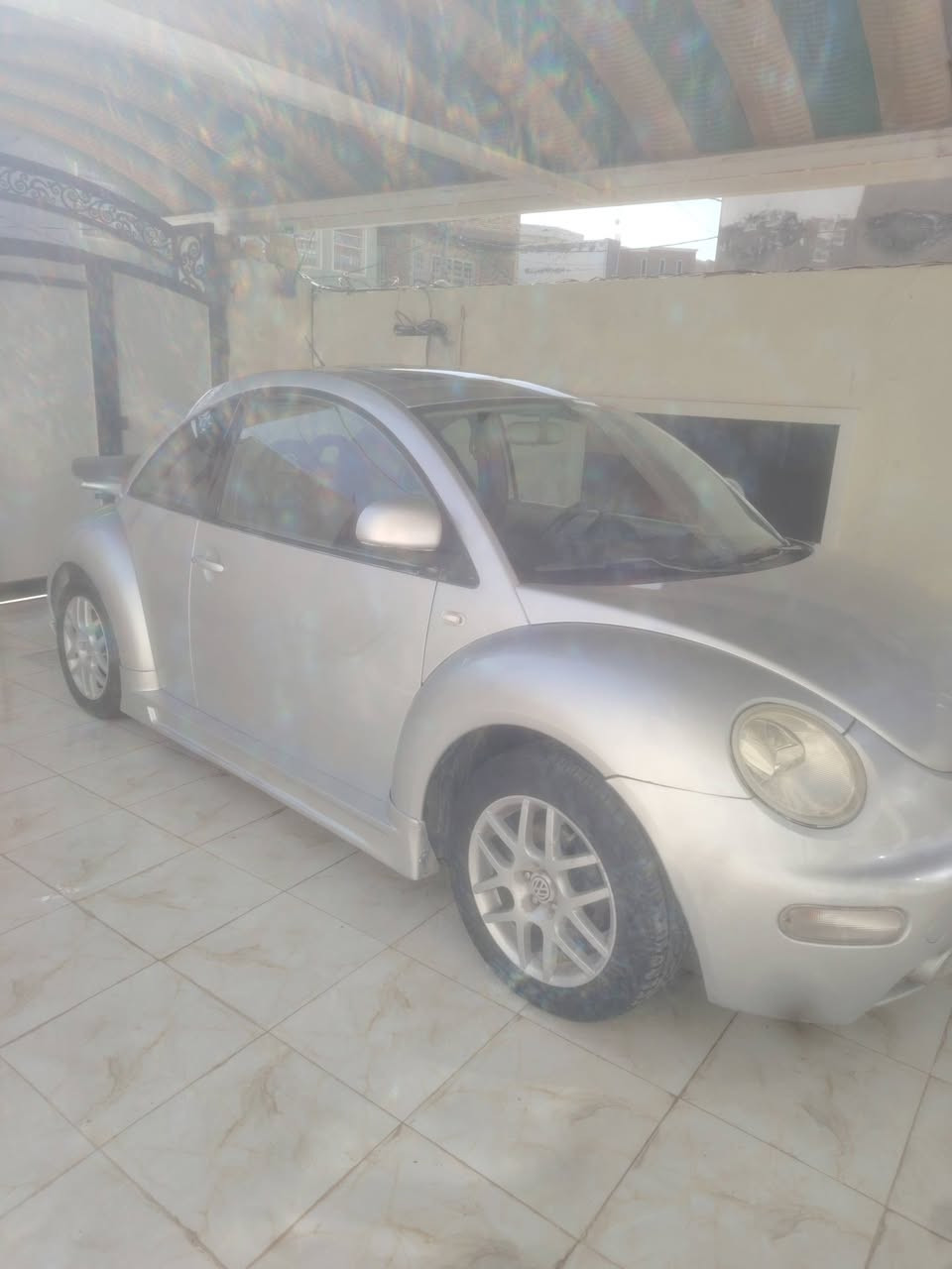 فوكس واكن مديل 2000 جاهزه مابيه نقص رقم بصره دولي بسمي السيارة بلديوانيه مصبوغه لوجود جراد مكفولة من الضربه والتبديل السعر ٦٥ورقه هذا رقمي ***********
