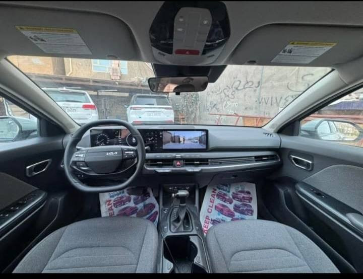 سلام عليكم 
KIA K4 2025 
السياره  تحكم ستيرن
 تثبيت سرعه
 تحديد مسار 
توقف ذاتي 
تشغيل عن بعد 
شاشه متصله تبريد تحكم من الشاشه 
اوتو هولد وهاند بريك دكمه
السياره بدون ايرباك
 بيهه 
صبغ خشم البنيد وخشم الجاملغ بارد فقط 
 واكو رصعه بسيطه بالقماره أثر التحميل
السياره ماشيه 17 الف KM
لون اسمنتي مميز 
رقم بغداد السعر 177 بيهه مجال 
***********
