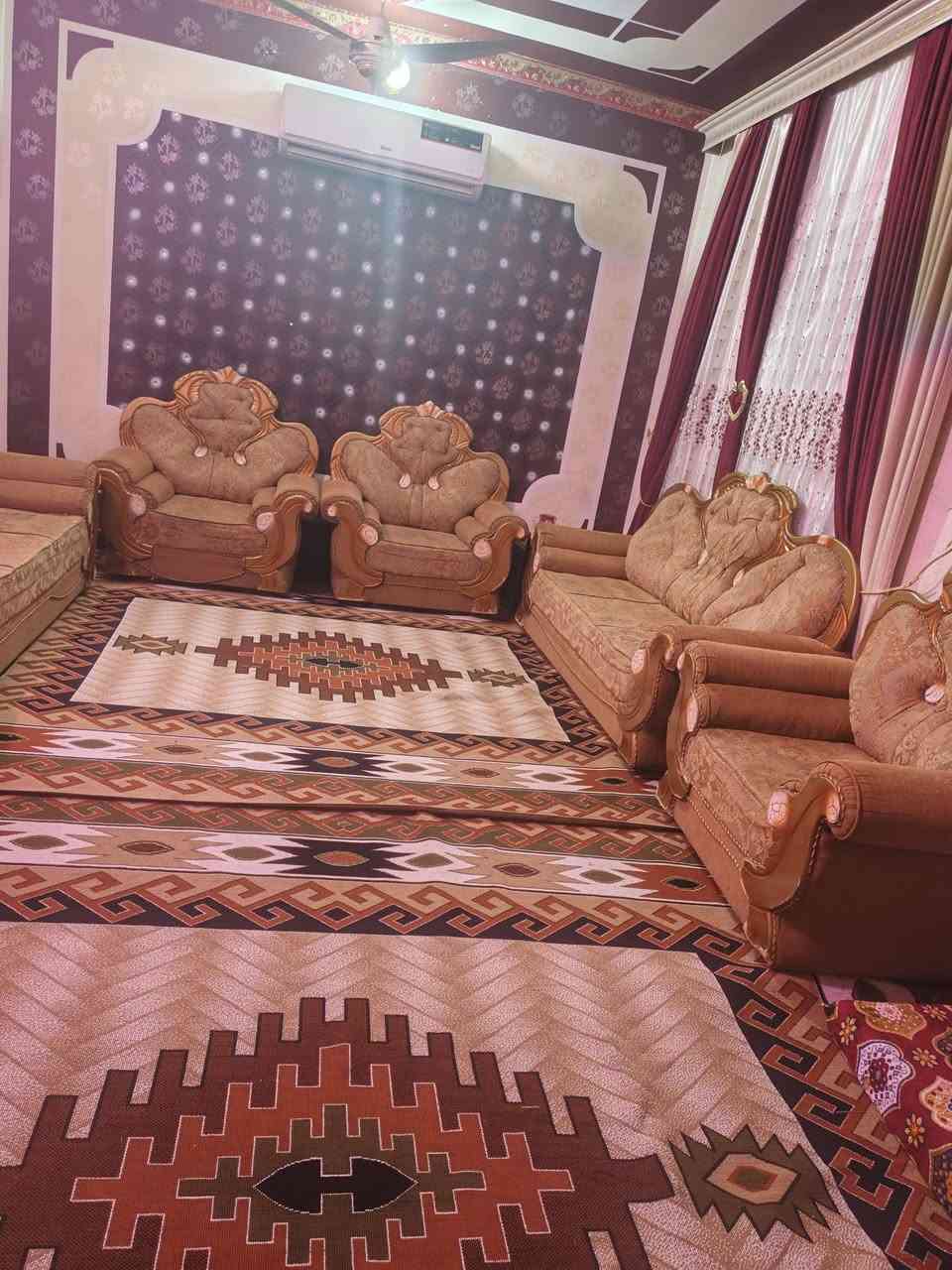 للبيع تخم  10 مقاعد جديد
سعره 300 بي مجال   مكاني خالدية 
***********
