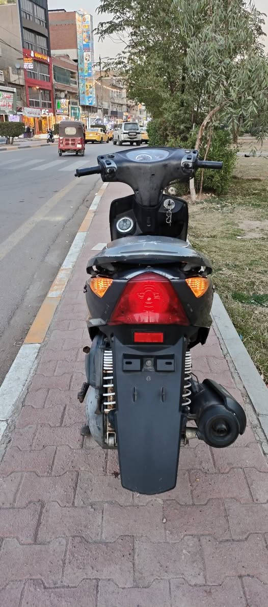 السلام عليكم
للبيع دراجة ماكس ثعلب 🐺 
مال رمبة اني منزلهة مكينة خرسة ممفتوح بيهة برغي انطيك بيهة ضمان 
جيب وياك 100 فيتر وفحص براحتك الدراجة مختمة من الطول للطول حتة اصغر قطعة بيهة مختومة اوراقهة كاملة بأسمي الدراجة احلة من الصور بهواي الدراجة مانقصهة اي شي علة وضع الرمبة شغل وطلع السعر 900 الف وبيهة مجال للطيبين مكاني بغداد الحرية *********** وذا معجبك سعرهة اعبر المنشور وان شاء الله تلگة الاحسن حبيبي 🩶
