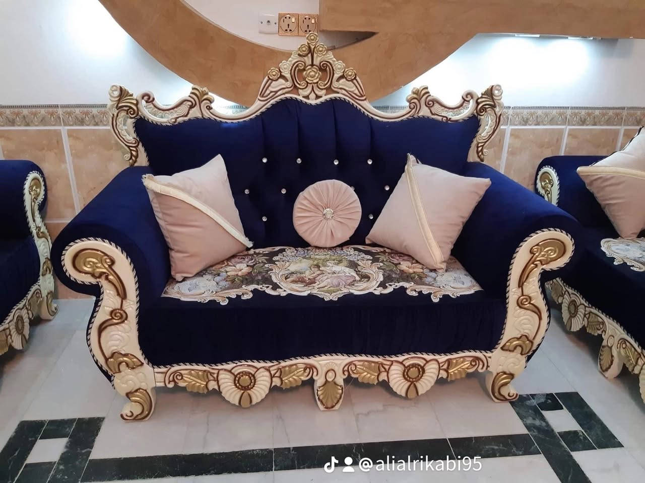 تخم تفصال ابو التاج ضمان خمس سنوات مصنوع من أفضل واجود أنواع الخشب الروسي والقماش تركي درجة أولى والاسفنج مميز أول ارتفاع ١٢ سم والبلايود أبو ١٨ 
لسنا الوحيدين ولكننا الأفضل 
هـ ***********
