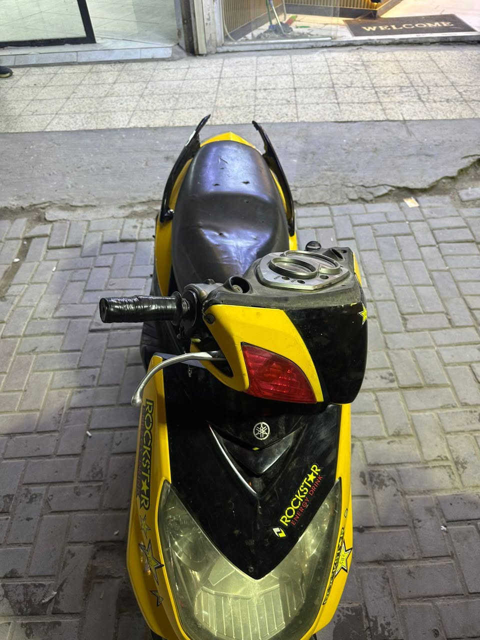 سلام عليكم دراجه سكنس فحل كابريتر الدراجه ابلاديه مامفتوحه مكفوله من دخان او نضوح  كفراته جانن سود صبغتهن صفر جماليه الدراجه كهربائيات كله شغاله ماعده الدشبول بيه اسبايدر قطعتين وبيه فلنجه ان سي واي الدراجه تايرات جدد السعر ٤٥٠ وبيه مجال المكان بياع الرقم ***********
