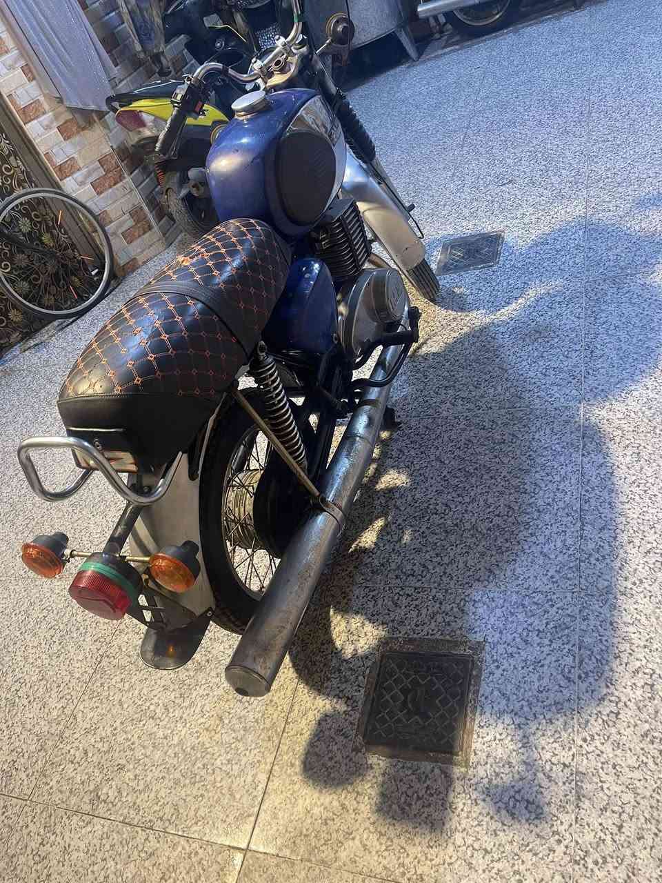 سلام عليكم دراجه للبيع 81 ادوات ادوات دراجه حلوه كله شغاله ليحم جوها الكشن والخشم مكينه حلوها  ماعرف يا كصه كهربائيات شغاله مكاني بصره سعرها 700 وبيه مجال مكاني بصره ***********جسر خالد
