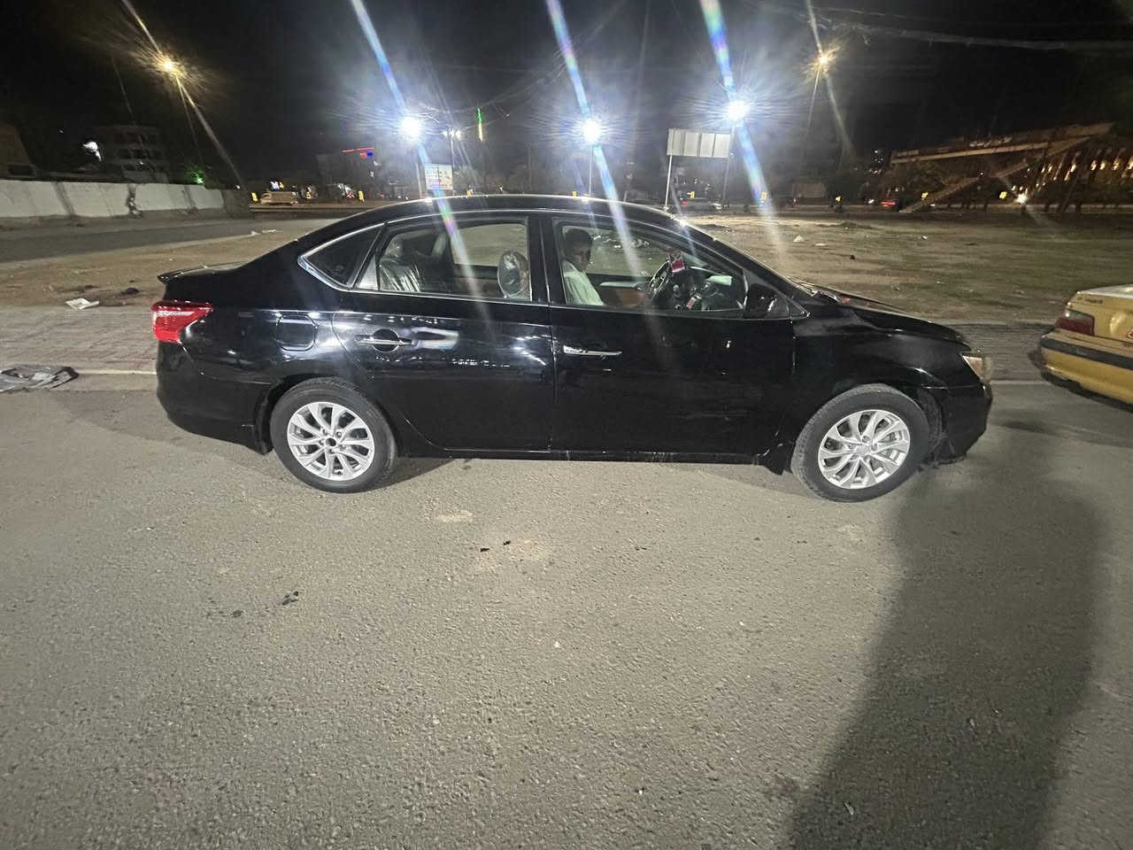 نيسان سنترا 2018سياره انضف من الصور وكله مكفول گير مكينه فقط حادثه ب مريكا جاملغ وشوي بل بنيد الجاملغ الخلفي مصبوغ حگ صبعين السعر ١١٠ وبيه مجال قليل الشراي يتصل *********** السياره بسمي
