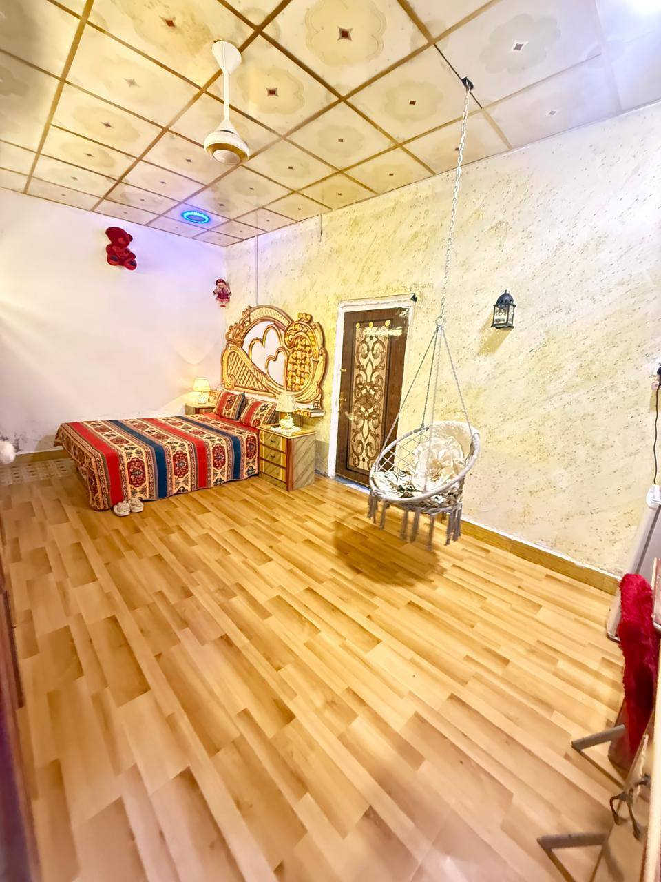 بيت ركن للبيع مساحه 400 متر طابو صرف زراعي يتكون من 3 غرف منام وهول كبير و استقبال وديوانيه وصحيات وحديقه وكراج  البصرة شط العرب باب الهوى الجزيرة الرابعه خلف مدرسة الجزيره الرابعه للاستفسار الاتصال او واتساب ***********
