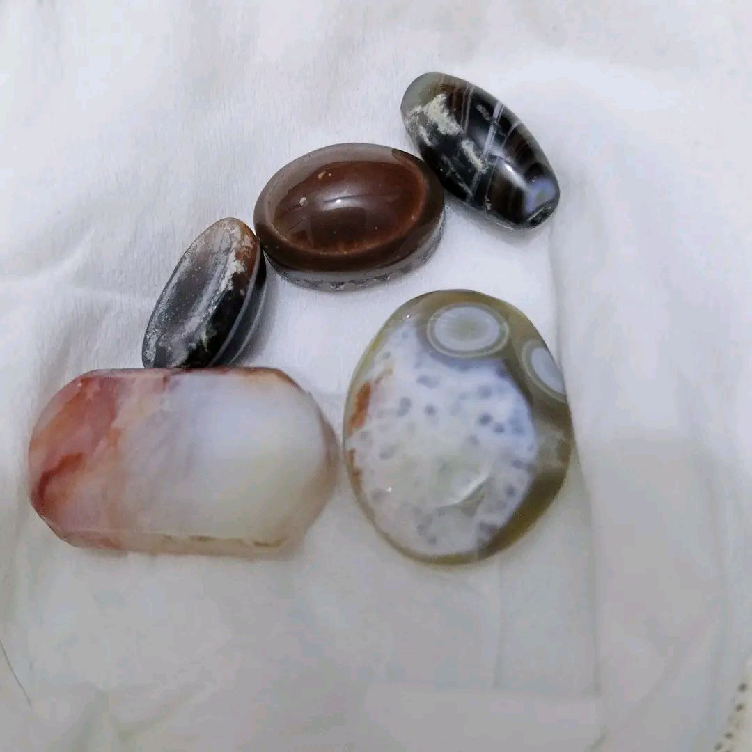 حجر صيني ابيض من النوادر شرط الفحص انطيك محبس كامل صياغه راقيه حجرات در كربلائي 
جزع3وسليماني اصليات شرط الفحص يشتري يراسل


**إذا كنت صاحب هذا الإعلان وتريد حذفه لأي سبب، رجاءا أرسل رسالة إلى الدعم الفني**