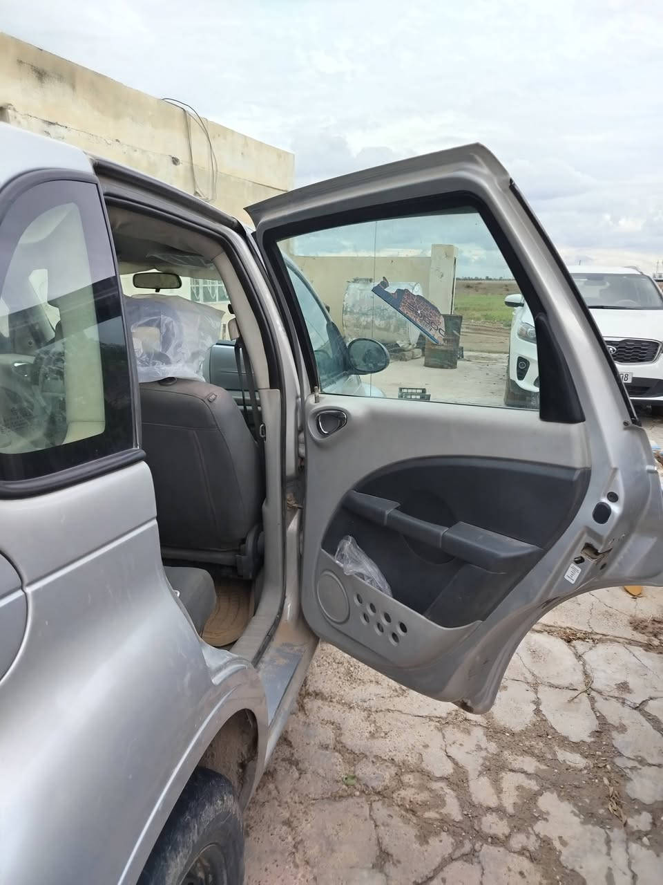 بيتي كروزر 2008 السياره منفيس داخله قرص شؤون راعيها بغداد كهربائيات كلها شغاله تخم تاير كدام جدد السعر 14 وبيها مجال *********** مكان السياره مكيشيفة
