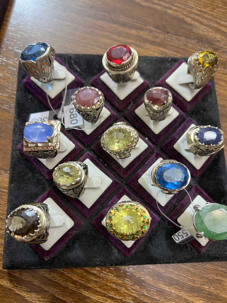 السلام عليكم اخوان متوفر 25قطعه صياغات حرفيه كله موقعه قطع ثقيلة أقل خاتم وزنه 20غرام أحجار نوادر 
تريد ابيعلك قطع تريد وزن ينباعن شلع 
سعر القطعه ب70الف 
مكاني بابل الحله الحي العسكري 🏡🏡
للاتصال /***********📞📱
