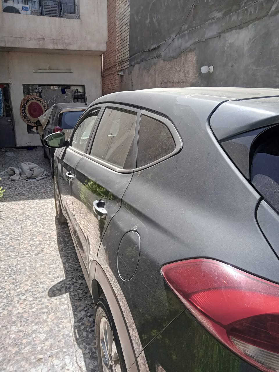 توسان ٢٠١٧ أمريكي حادثها البنيد معجن مامصبوغ .شخوط بالبدن للبيع بأسمنا .بغداد سعرها ١٤٠ وبيها مجال للإستفسار الاتصال ***********

