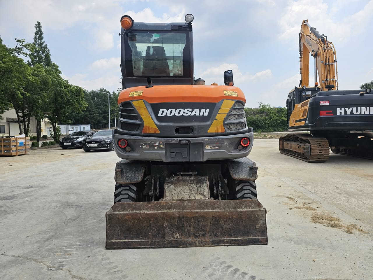 DOOSAN DX55W Wheel Excavator for Sale

Model: DX55W
Year: 2019
Price: KRW 60,000,000
Stock No.: 3148
Working Hours: 11,691 hrs
Attachments: Rotating Link, Grapple, 1 Bucket

Well-maintained DOOSAN DX55W wheel excavator available for export or domestic sale. Equipped with a rotating link and grapple, making it suitable for construction, demolition, landscaping, and material handling work.

📞 Contact: +82-10-2503-5642

Key Features
✔ 2019 Model
✔ 11,691 Working Hours
✔ Rotating Link
✔ Grapple
✔ 1 Bucket Included
✔ Ready for Work

#DX55W #DOOSAN #WheelExcavator #UsedExcavator #ExcavatorForSale #ConstructionEquipment #HeavyEquipment #KoreaUsedExcavator #UsedConstructionMachinery #GrappleExcavator #WheelDigger #MachineryExport #KoreanExcavator #ConstructionMachinery #HeavyMachineryForSale


**إذا كنت صاحب هذا الإعلان وتريد حذفه لأي سبب، رجاءا أرسل رسالة إلى الدعم الفني**