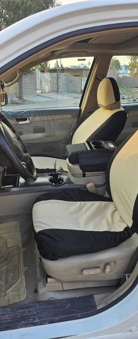 مهافي 14 سياره بيها صبغ مثل مموضح بل سونار بعده جديد 
مكانها بغداد زعفرانية السياره فول تقريبا 
السعر 143 ورقه وبيها مجال رقم وهزه جديد 
***********
***********
السياره 
بصمه 
فتحه سلايد 
ثلاث قطع تبريد 
ستيرن كهرباء 
كشنات جلد وكهرباء 
سبعه راكب 
شاشه جبيره
وباقي مواصفات المعروفه
