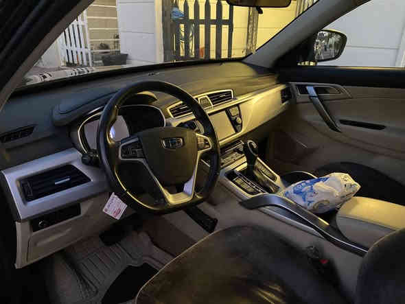 السلام عليكم 
موديل 20
جيلي ام كراند  x7
90 km
فول مواصفات 
مكفوله من الضبغ
مكينه 2.4دوش
للاتصال***********
