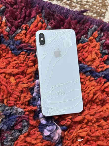 السلام عليكم ايفون كس ماكس مبدل بي شاشه وبطاريه  مكسر الظهر بصمت الوجه واكفه السعر ١٧٥ مكان الشطره الرقم ***********
