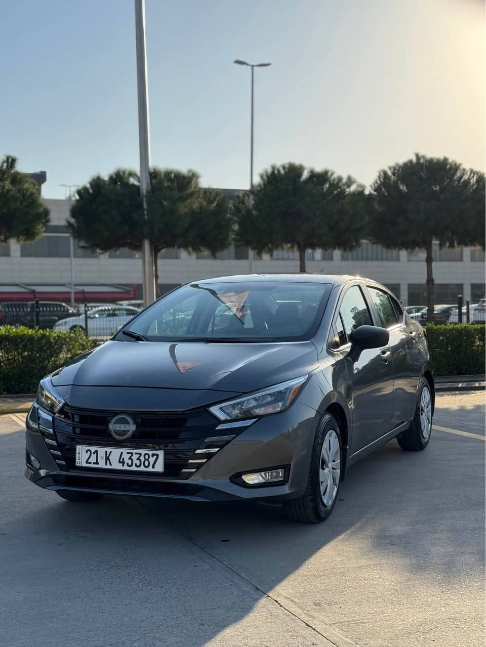 السلام عليكم 
نيسان فيرسا 2025
سيارة جديدة 
ماشية 7 
بية قطعتين صبغ بدون دواخل 
رقم سليمانية وبأسمي
سعر 130 وبيه مجال 
*********** كركوك, العراق
