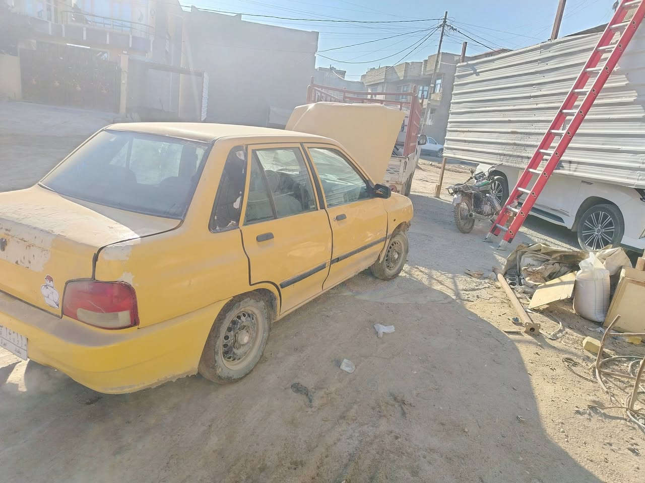 السلام عليكم سياره سايبه للبيع الموديل 2011 مكاني بغداد كاظميه السعر مليونين وبيها  السعر مليونين وبيها مجال شيء قليل السياره مكينه جديده السياره الماكينه مقفوله والجير مقفول السياره شويه تعمير والشراي ينتصر وبخير ويدلل ***********
