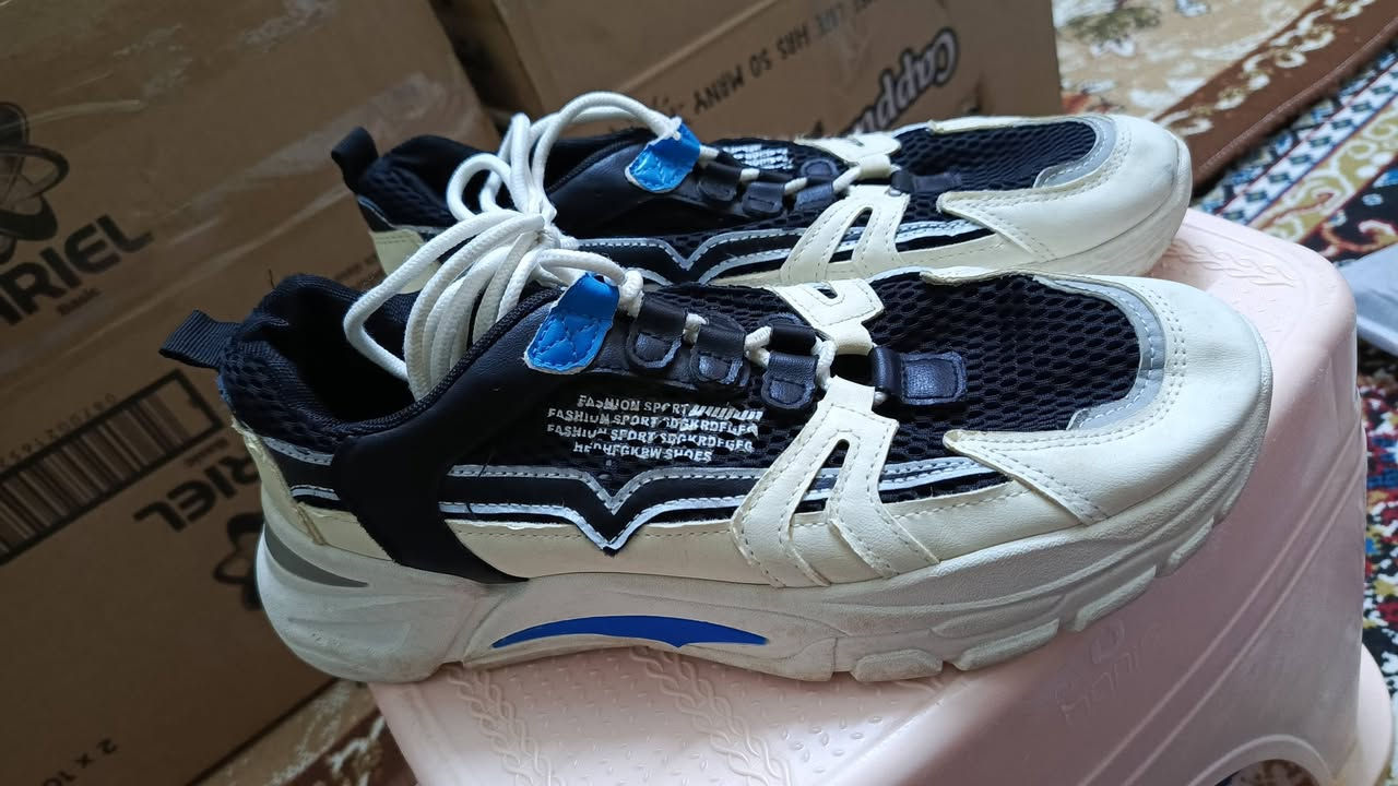 احذيه باله نضيفه سعر القطعه ب8 ثنين ب15 ***********
