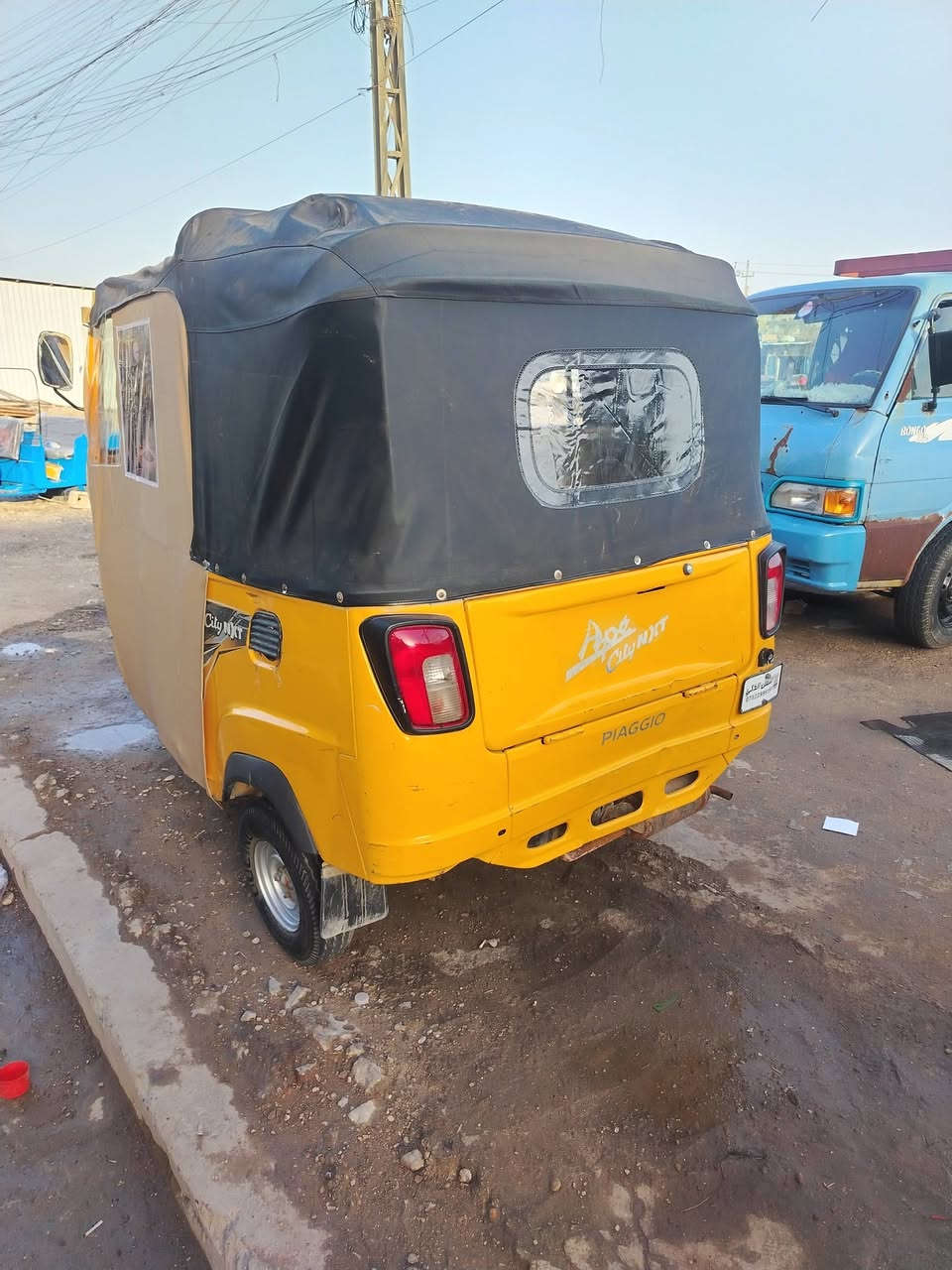 سلام عليكم تكتك بياجو موديل ٢١ كفاله عامه كشر ومحرك وأوراق سعر مليونين و٧٠٠ وبيه مجال عنوان بغداد مدينه الصدر *********** ولشراي يتصل
