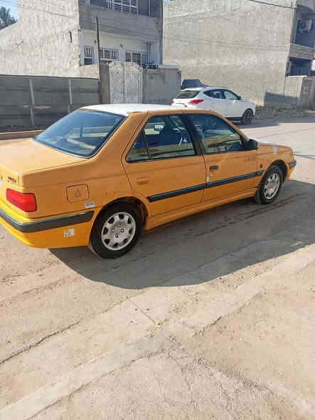 السلام عليكم بيجو مكينه وكير جديده مصفره هيه وغرامات سنويه 27 كهربائي كلها شغاله تبريد ثلج صدر امامي وخلفي جديده باتري جديده سياره حلوه لا ضربه ولا تبديل مابيه نقص كامله مكمله سيارة. 2011 السعر 32 وبيه مجال مكاني بغداد الجزيره السياحيه ***********
