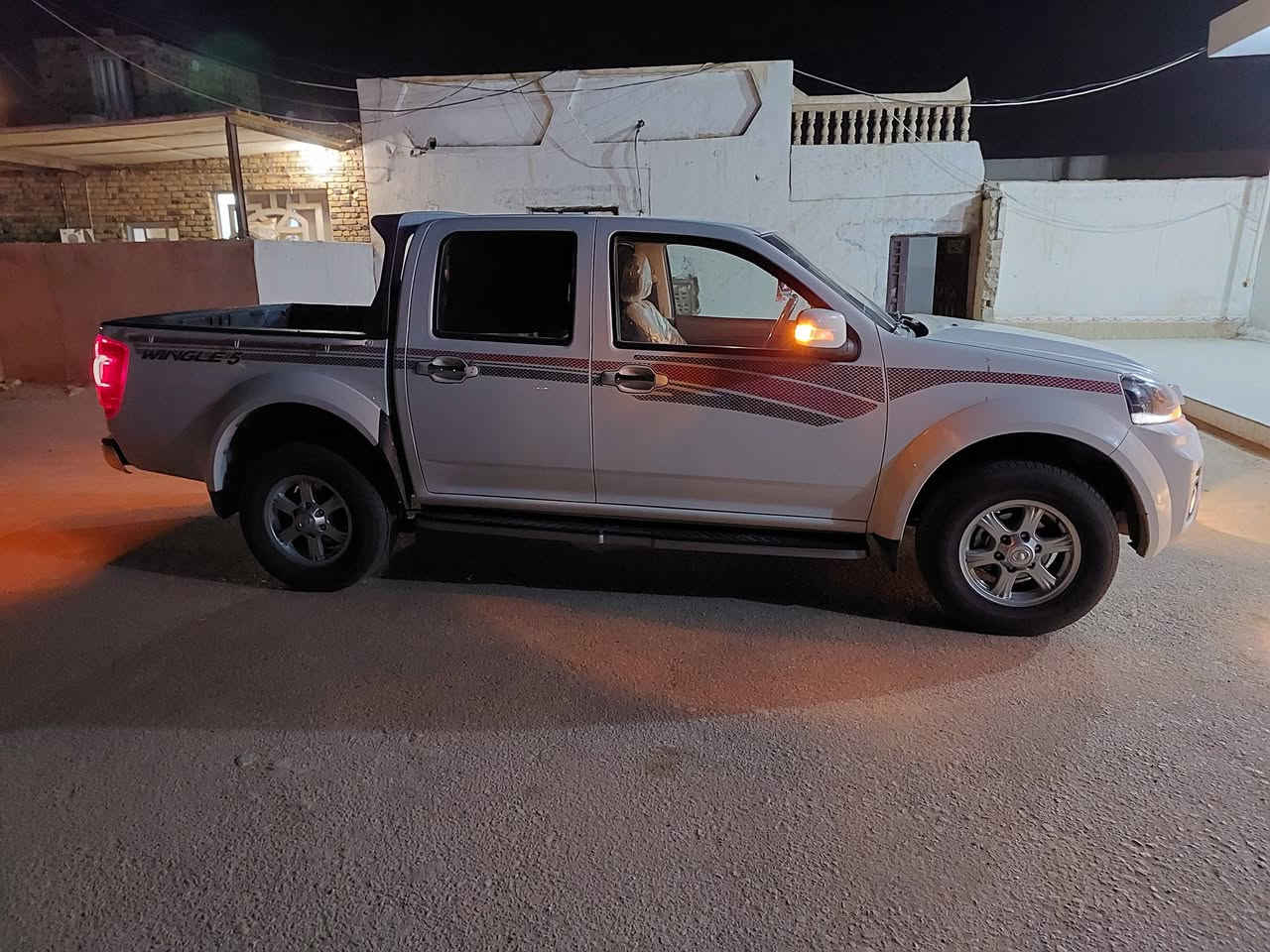 سلام عليكم كريت ويل 2025 رقم قادسيه دولي هزه وسنويه جديده سياره بوضعه الشركه ماشيه 20 الف ترايك زيرو شرط سياره مكفوله كفاله عامه  حته من الشخط والرصعه الشراي يتصل غير متواجد عل فيس الرقم *********** مكاني نجف ناحيه الحريه
