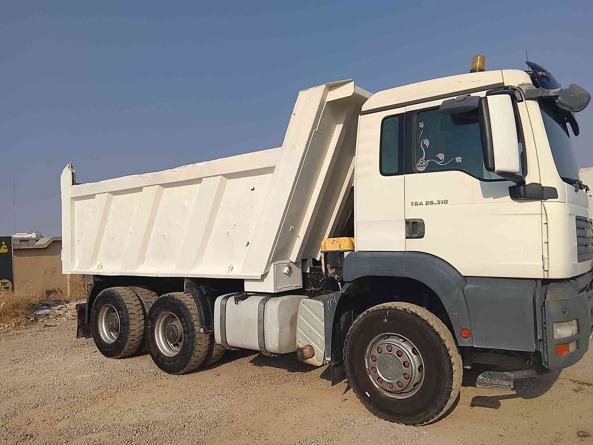 سڵاوی خوا لە هە مولایک مانە تیگا مۆدیل 2003 مەجمو عه جیێف بیلادی مە کینە310 وە شرتە گیر مە کینە سە نوی تازە یە لە ناو ایشایە دینار مە سروفی نیە لە کە لار ***********
