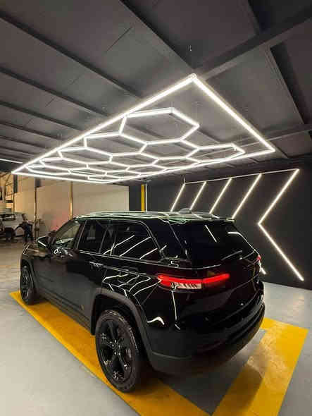 jeep grand cherokee
٢٠٢٣
تەنها ١٨ هەزار رۆشتوە
نمونە لە جوانی 
مواسەفات بلاک تۆپ دەبل ئەکسل
بۆنید و چەمەلەخی بۆیاخە 
شانسی و دار و بەردی بە شەرت
ئێرباگ تەقیوە و کامل بیلادی تێ کراوەتەوە
دەشبول بە بیلادی گۆراوە
نرخی ٢٩٥ گەلا و معامەلە 
***********
‏٠٨٥١٠٥٧٣١٠٥  uts app السليمانية
