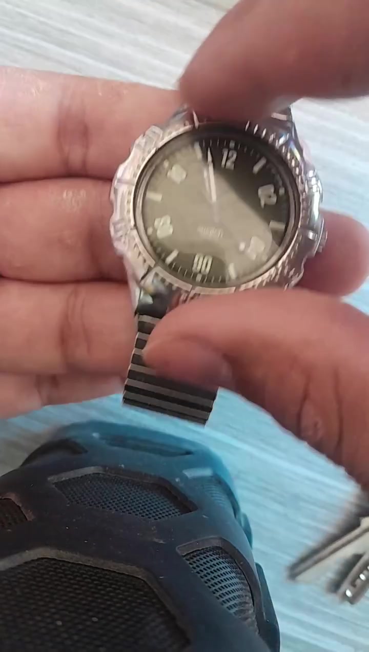 السلام عليكم..ساعات أصلية
1-Swatch1996 نظافة جيدة
رنك دوار/لامينوس قوي/كوارتز/٢٠٠ متر ضغط تحت الماء /٧٥لف 
2-Daniel klein تصميم تيوسا 
مينا خضرا/عقارب مضيئة/ ٥٠ متر ضد الماء/ستانلس ستيل/الحالة جديدة مع كامل المرفقات سعر ٨٠
3-casio mtp اخت الجديدة 
ضمان دولي/عقارب لامينوس قوية/ستانلس ستيل/جلد طبيعي/تأتي مع علبة(عادية) وأوراق الضمان الخاصة بيها/سعر ٩٠.. المهتم يراسلني..شكرا


**إذا كنت صاحب هذا الإعلان وتريد حذفه لأي سبب، رجاءا أرسل رسالة إلى الدعم الفني**