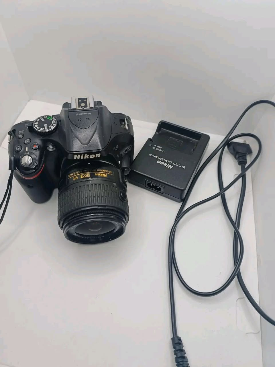 كامره نيكون 5200 نظافة 95 بالميه استعمال شخصي

ملحقاتها / بدي + عدستها الاصليه 18 55 + جنطه + شاحنة +بطاريه +حزام كتف +جيلاتين لون اصفر...

السعر 290 الف وبيها مجال بسيط
ومتوفر شركات توصيل


**إذا كنت صاحب هذا الإعلان وتريد حذفه لأي سبب، رجاءا أرسل رسالة إلى الدعم الفني**