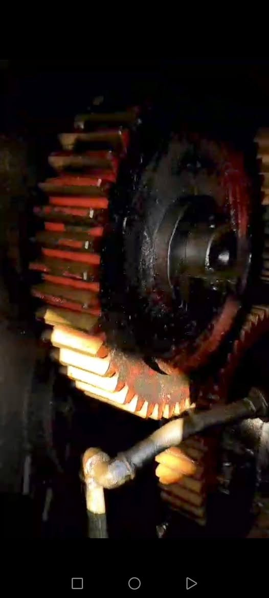 السلام عليكم
اللبيع  كاصوصه قاسم موزان
هوبر عراقي خباط ماطور ١٢٥ حصان
حزام ناقل
 ***********
