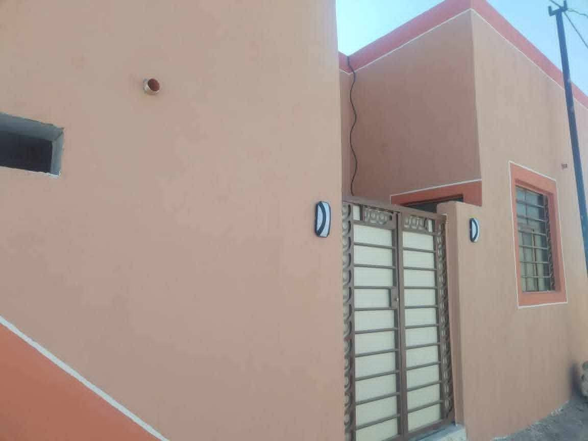 مكتب ولايه علي 

بيت للبيع المساحه 80 متر زراعي مشمول بالتطويب 

أساس طابوك تجعيب بنيان بلوك وسكف عكاده 

مبني فيه غرفة وصاله واستقبال ومطبخ وصحيات داخليه وخارجيه 

العنوان البراكيه شارع علكم نهايه شارع حاتم الخير بالفرع شارع تبليط

السعر المطلوب 28مليون وبيه مجال 

للاستفسار اتصال أو واتس اب 
***********
أبو علي العبدلي
