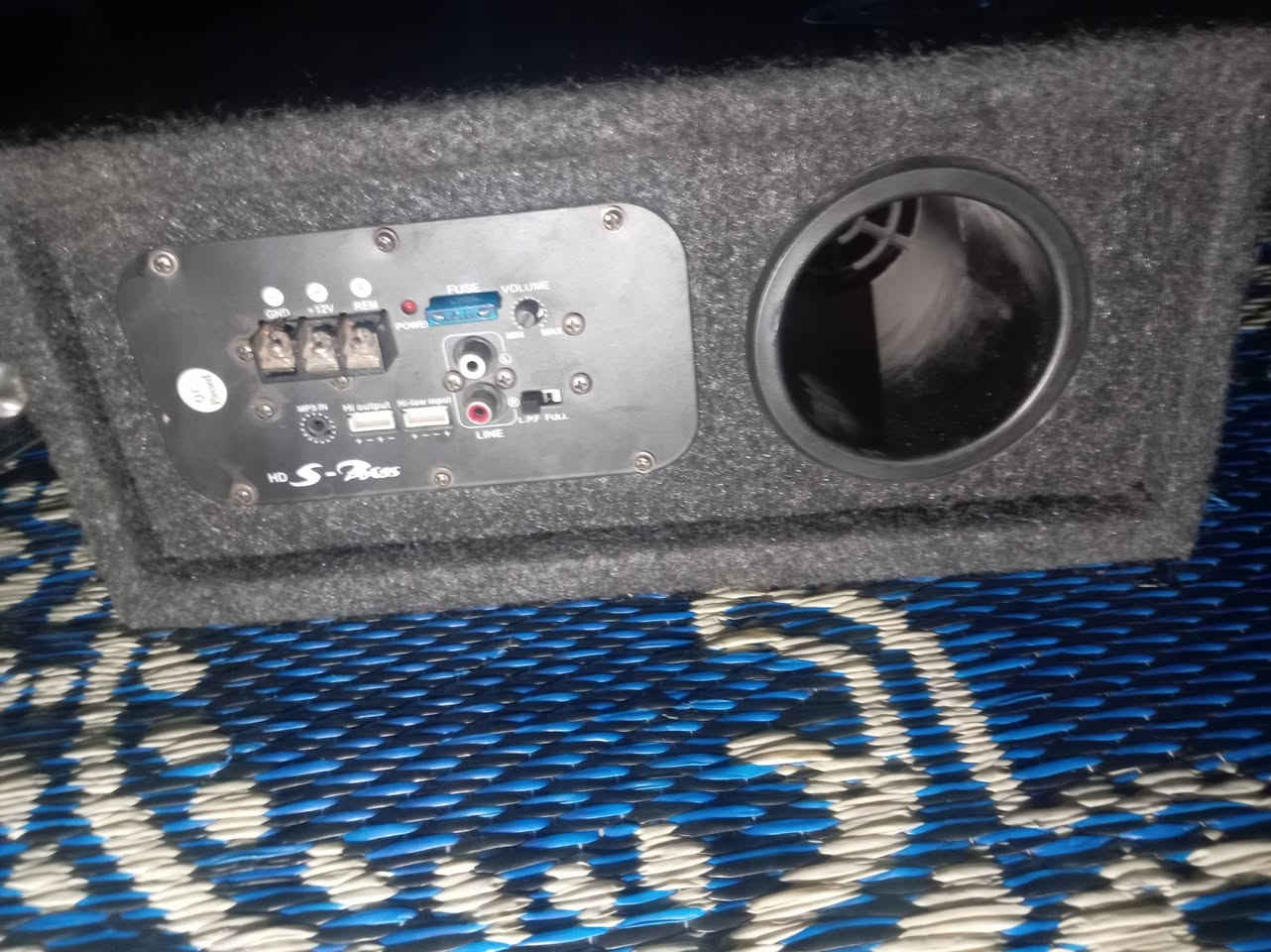 السلام عليكم دمام وجهاز مضخم وشمعه امريكيه  طولها 90 سم شرط الضوه مالها من الفلكه لشركة اسكانيه للبيع واتساب *********** مكان المخابرات يم السجه
