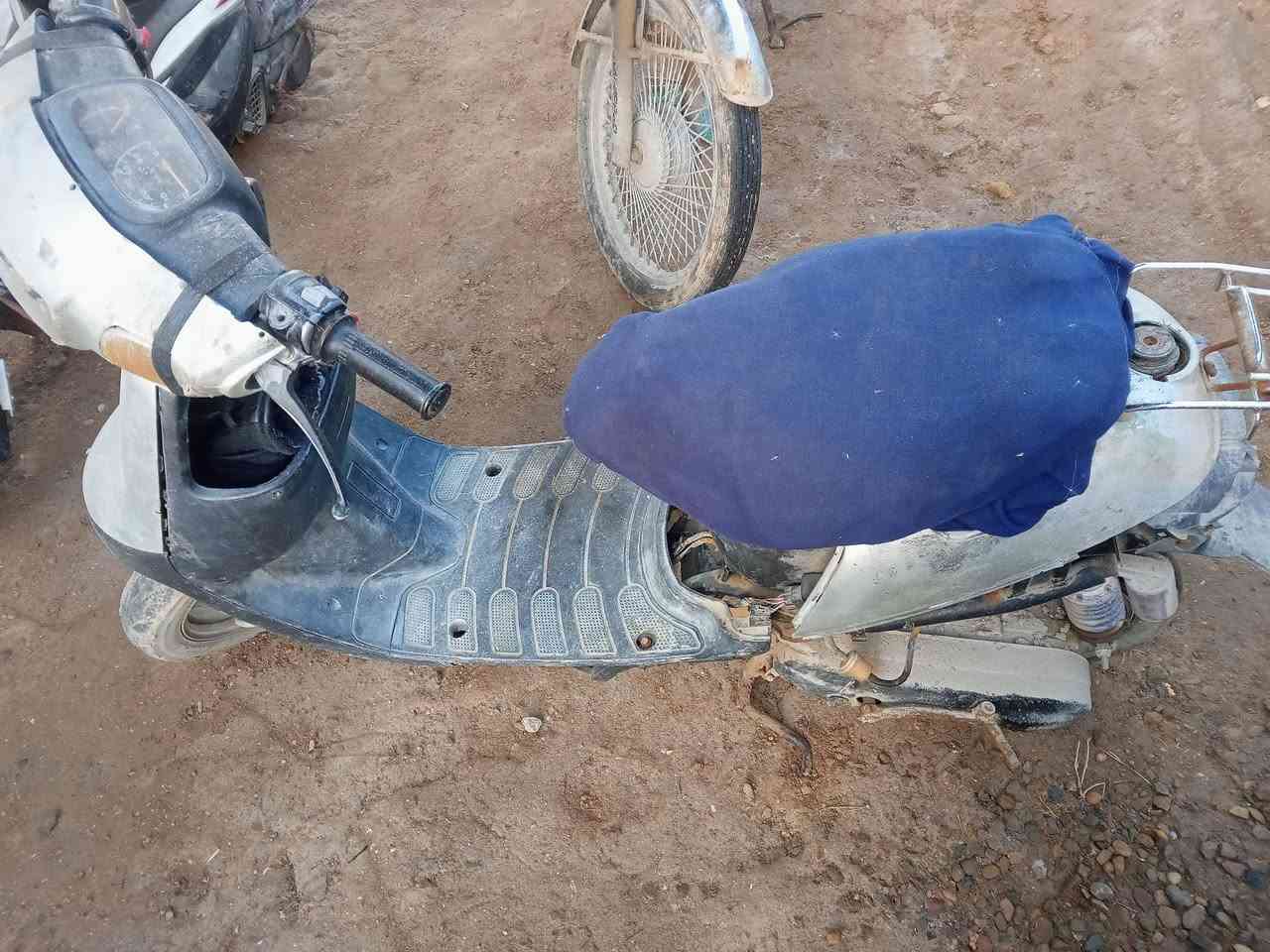 السلام عليكم
موطور زنبورة 60 مجفتة.......رادلها ترتيب 
تشتغل و تطفي .........السعر 65..وبيها مجال قليل
الرقم.***********
العنوان بابل...مسيب.....سدة الهندية ....
