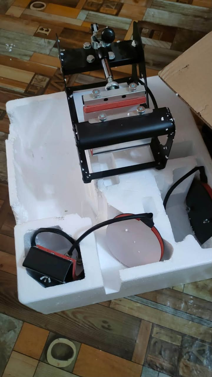 مكبس 5x1  بعده جديد غراضه كاملة ما طالعات من الكارتون بعدهن جدد ما مستخدمات صارله اسبوع من أخذناه سبب البيع طلع تعييني وما فارغ اكمل المشروع بعد *********** واتساب
