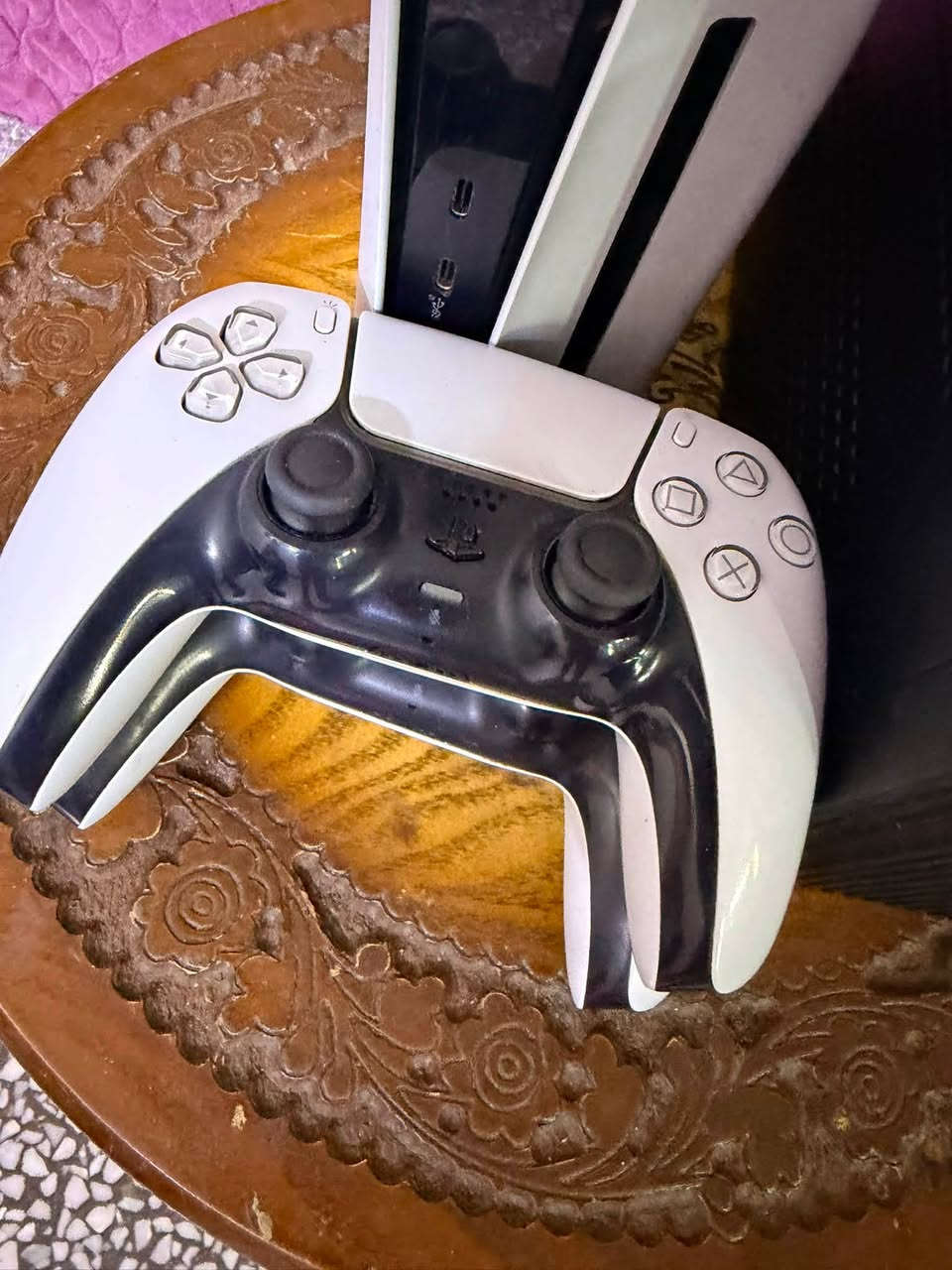 ✅بلي 5 سلم
✅1 تيرا
✅ قرص GTA5
✅ UBS حجم 1500 
✅ جويستك اصلي عدد 2 وحده منهن الكير بي درايف
✅ شاشة صغيرة حجم 28

✅حسابات عدد 2
🔱العنوان الدورة - ***********

