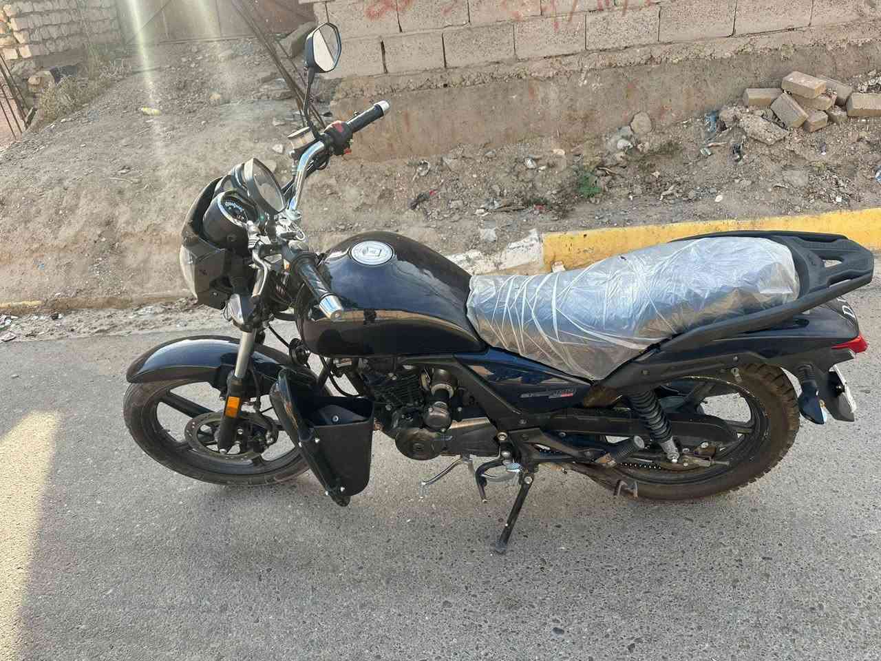 هاوجي كلاسك موديل 19 مسجل لوحات وسنويه تحويل ثاني يوم الدراجه مصبوغ جاملغ وتانكي صبغ اصلي دراجه جاهزه من كلشي مكاني رمادي تاميم 
للاستفسار ***********

